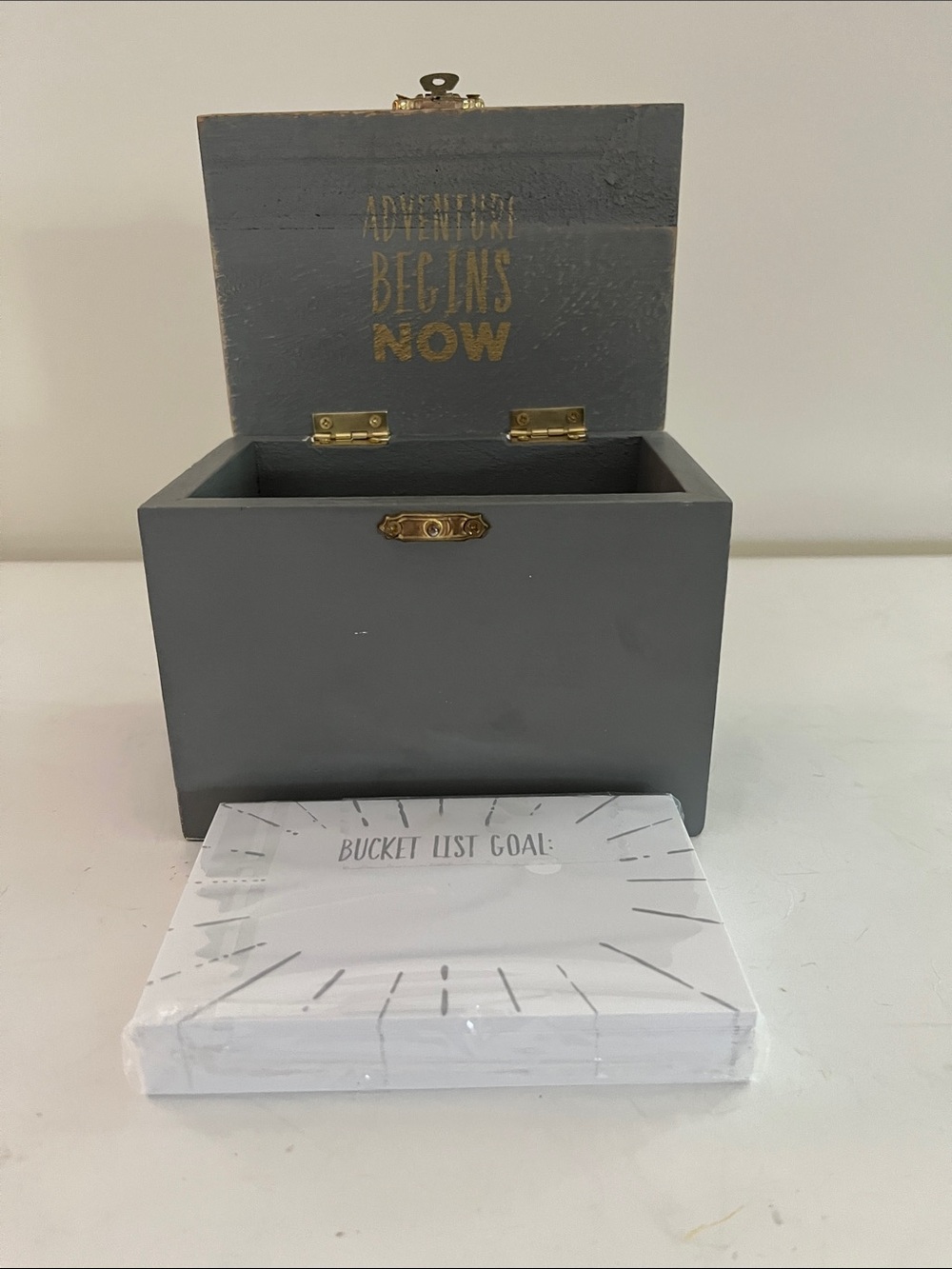 Eccolo Gray Bucket List Box with Gold Accents and White Notepad